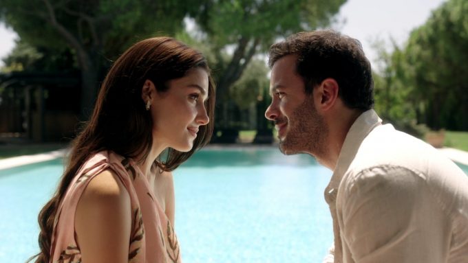 Hande Erçel ve Barış Arduç’lu "Aşk ve Gözyaşı" Dizisinin Yayın Tarihi Açıklandı