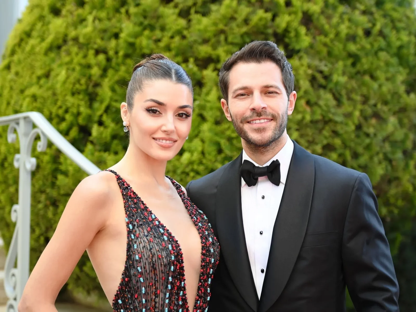 Hande Erçel ve Hakan Sabancı Ayrıldı: Magazin Dünyası Şaşkın