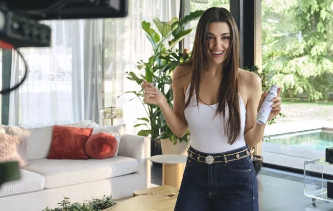 Hande Erçel’in Reklam Anlaşması Dudak Uçuklattı