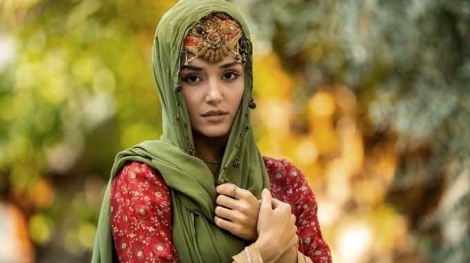 Hande Erçel’li “Mevlana: Mest-i Aşk” Filminden İlk Kareler Geldi!