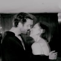 Havuzda Romantik Anlar: Zeynep Bastık ve Serkay Tütüncü Aşkını Paylaştı