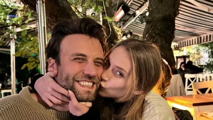 Hayal Köseoğlu ve Ersoy Nezir Çınarlı’dan Aşk Dolu Yıl Dönümü Kutlaması