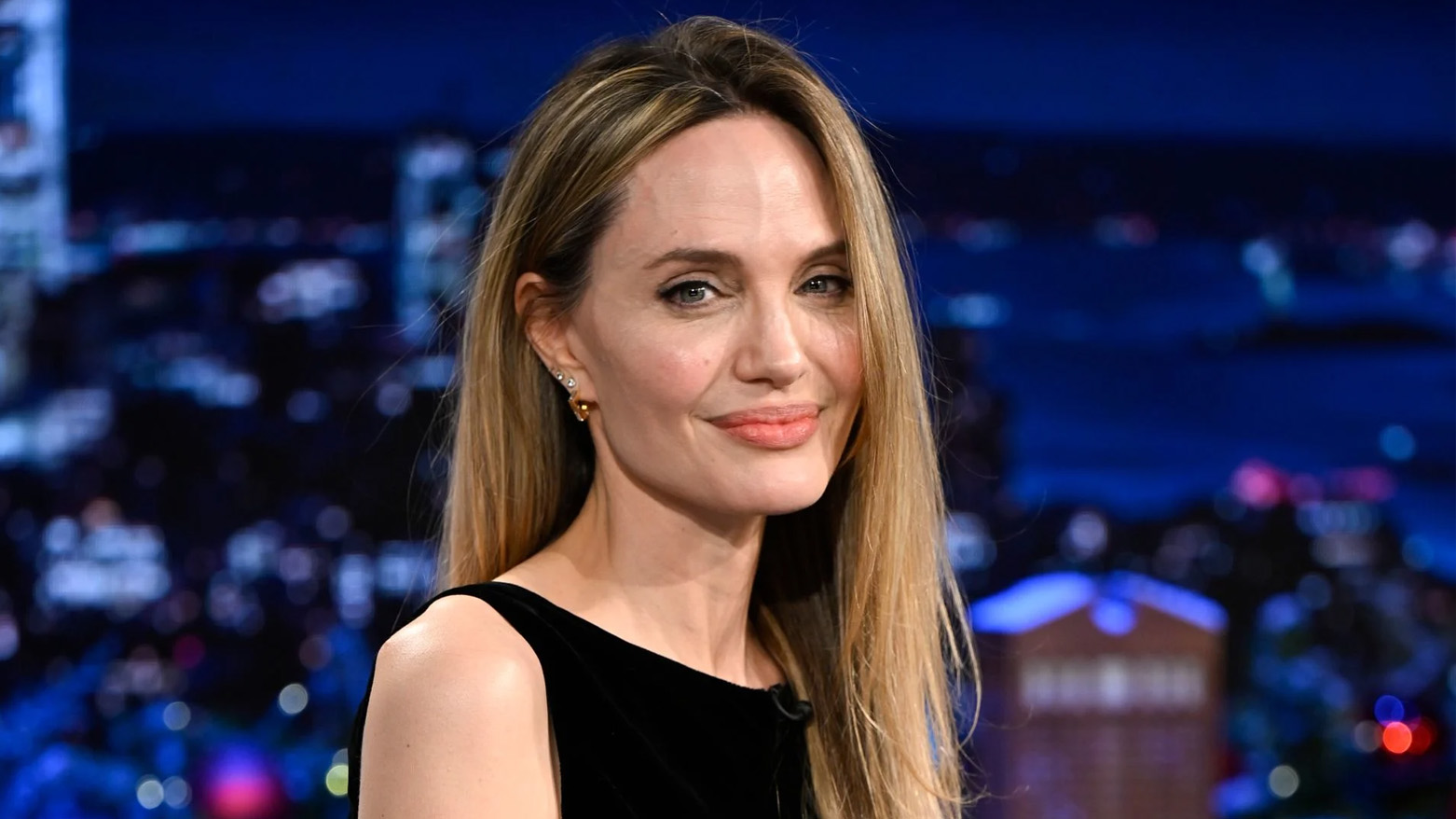 Hollywood'da Şok Gelişme: Angelina Jolie'nin Evi Hedefteydi