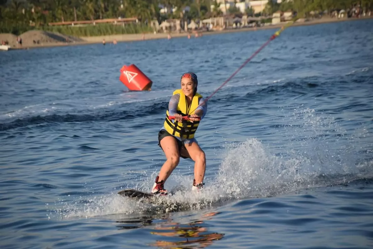 Hülya Avşar’dan Yazın En Fit Paylaşımı: “Her Yıl Yaptığım Spor”