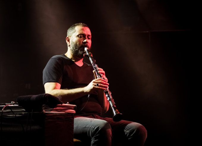 Hüsnü Şenlendirici İkinci Kez Dede Oldu: Hastane Önü Adeta Şenlik Alanına Döndü