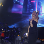 İrem Derici "Kafamda 40 Dikiş Var" Sözleriyle Sahnelere Döndü