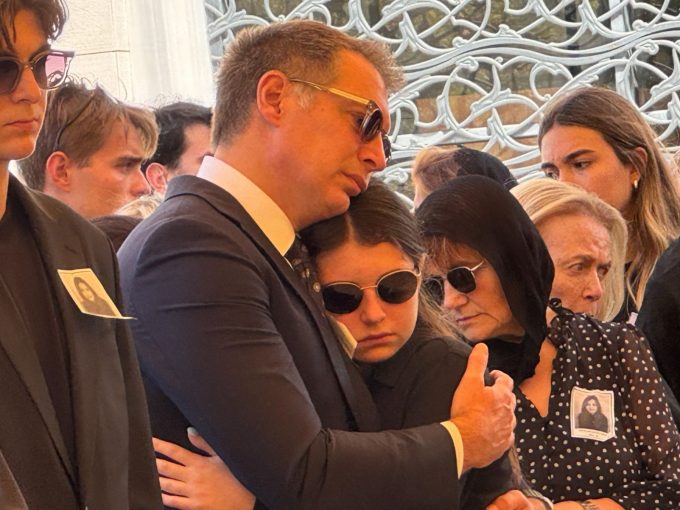 İş Dünyasının Tanınan İsmi Hasan Akçakayalıoğlu’nun Kızı Defne Akçakayalıoğlu Gözyaşlarıyla Son Yolculuğuna Uğurlandı