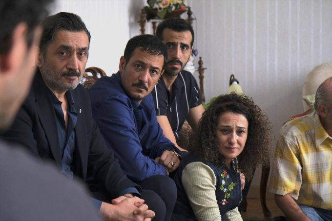 “İyi Bir Aile Değiliz” Filmi Show TV’de: Haki Biçici’den Aile ve Gelenekleri Sorgulatan Yapım