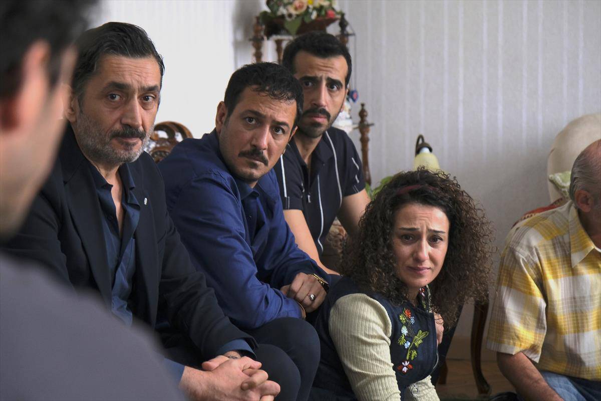 “İyi Bir Aile Değiliz” Filmi Show TV’de: Haki Biçici’den Aile ve Gelenekleri Sorgulatan Yapım