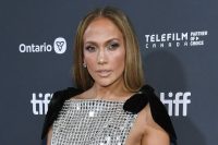 Jennifer Lopez Yeni Filmiyle Setlerde Fırtına Gibi Esti