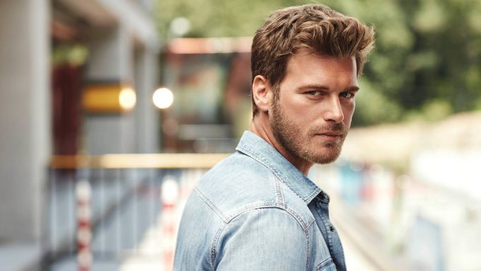 Kıvanç Tatlıtuğ’dan Göz Kamaştıran Tatil: 1,5 Milyon Euro’luk Yatla Bodrum Koylarında