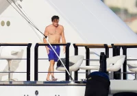 Leonardo DiCaprio Tatilde Sıkılmış Haliyle Objektiflere Yansıdı