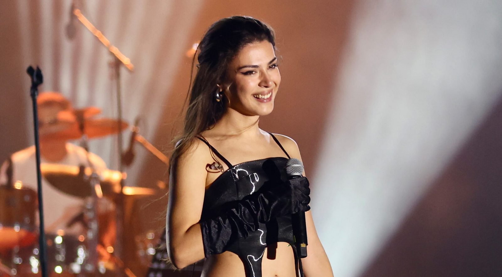 M Lisa’dan “Salına Salına” Fırtınası: Söz, Müzik ve Tarz Ona Ait!