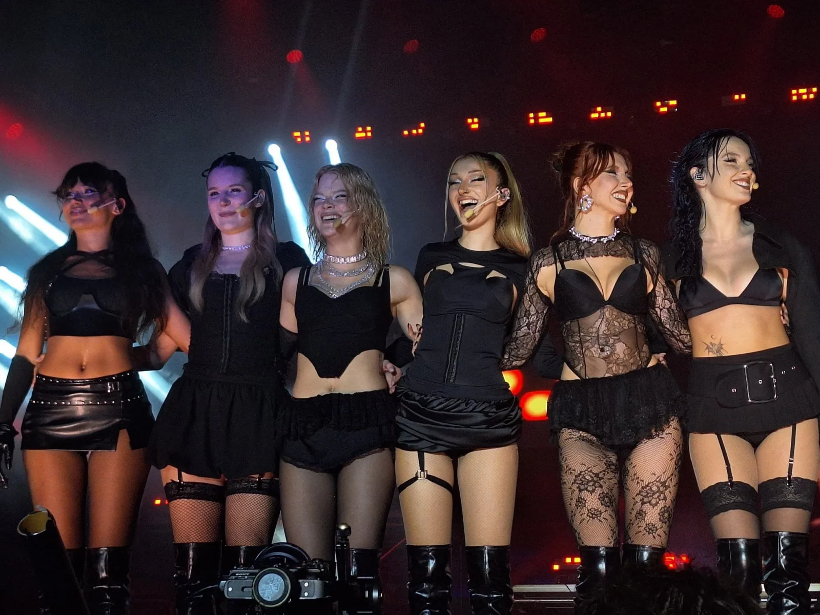 Manifest Grubu İlk +18 Konserleriyle Müzik Dünyasında Olay Yarattı