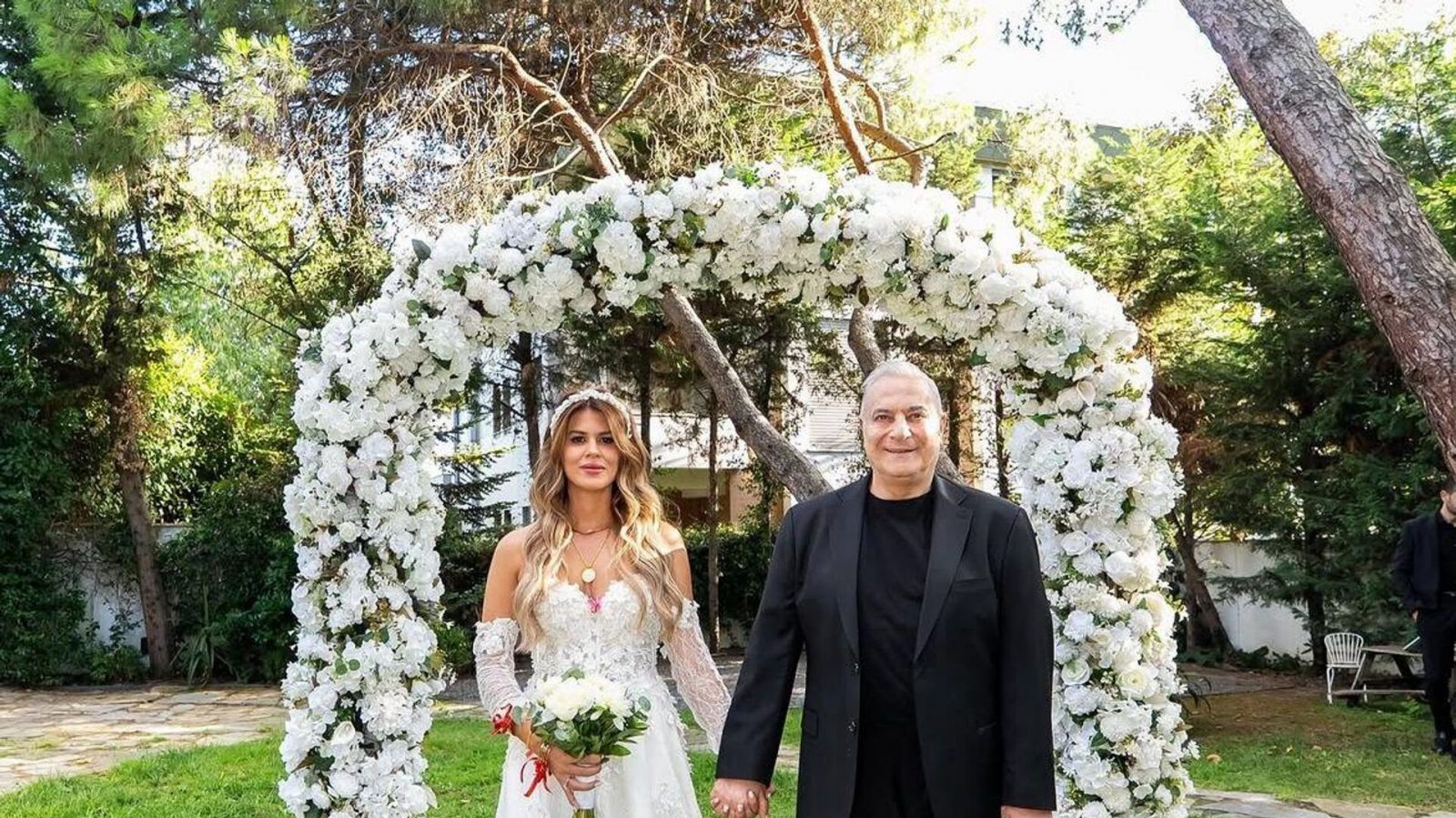 Mehmet Ali Erbil, Düğünün Ertesi Sabahı Canlı Yayında Takı Topladı