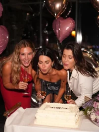 Nesrin Cavadzade 43. Yaş Gününü Coşkulu Bir Kutlamayla Taçlandırdı