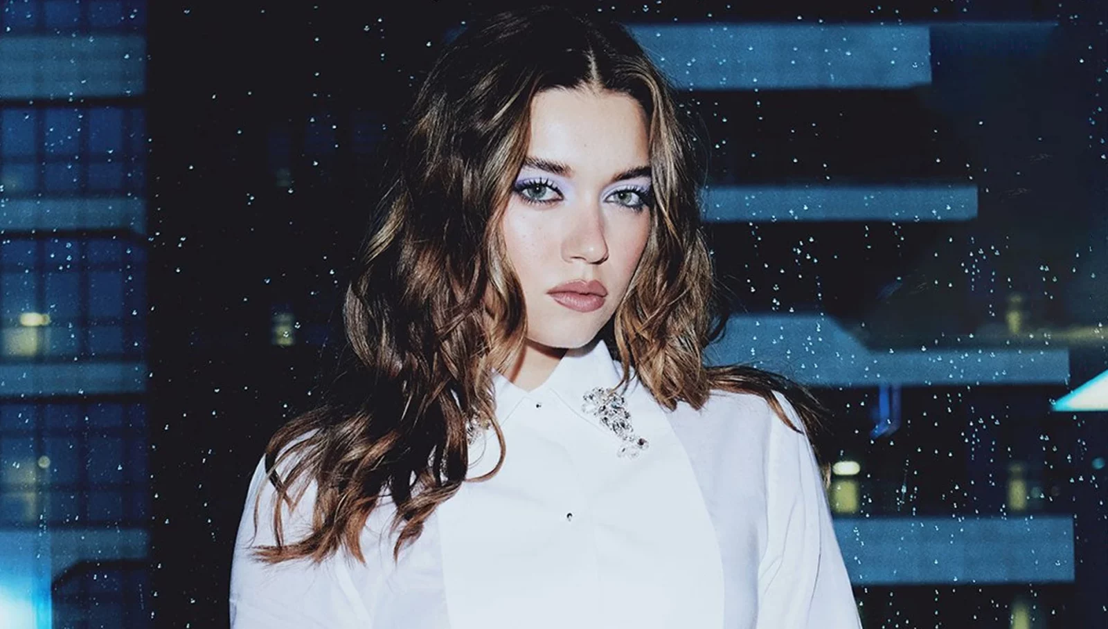 New York Sokaklarında Afra Saraçoğlu Rüzgârı