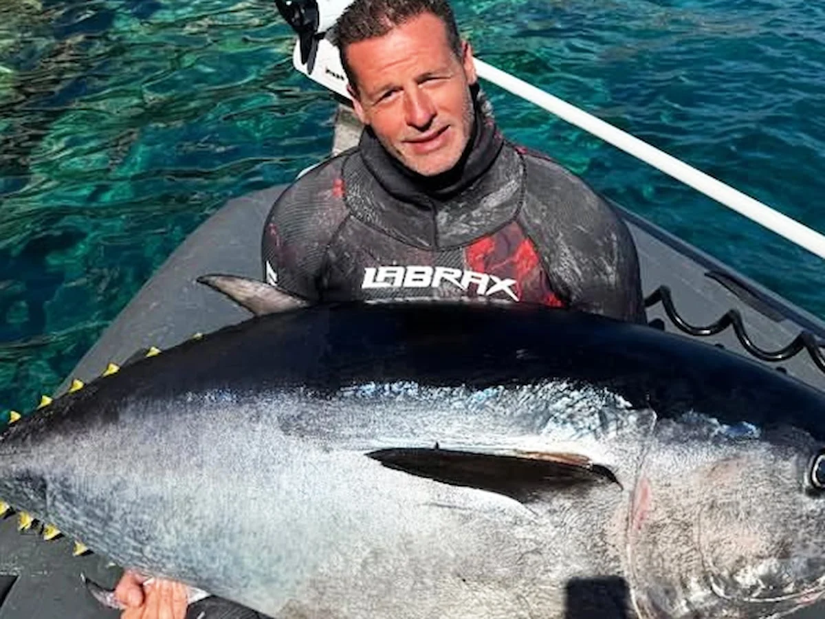 Nihat Altınkaya Çeşme'de Dev Balıkla Gündeme Damga Vurdu