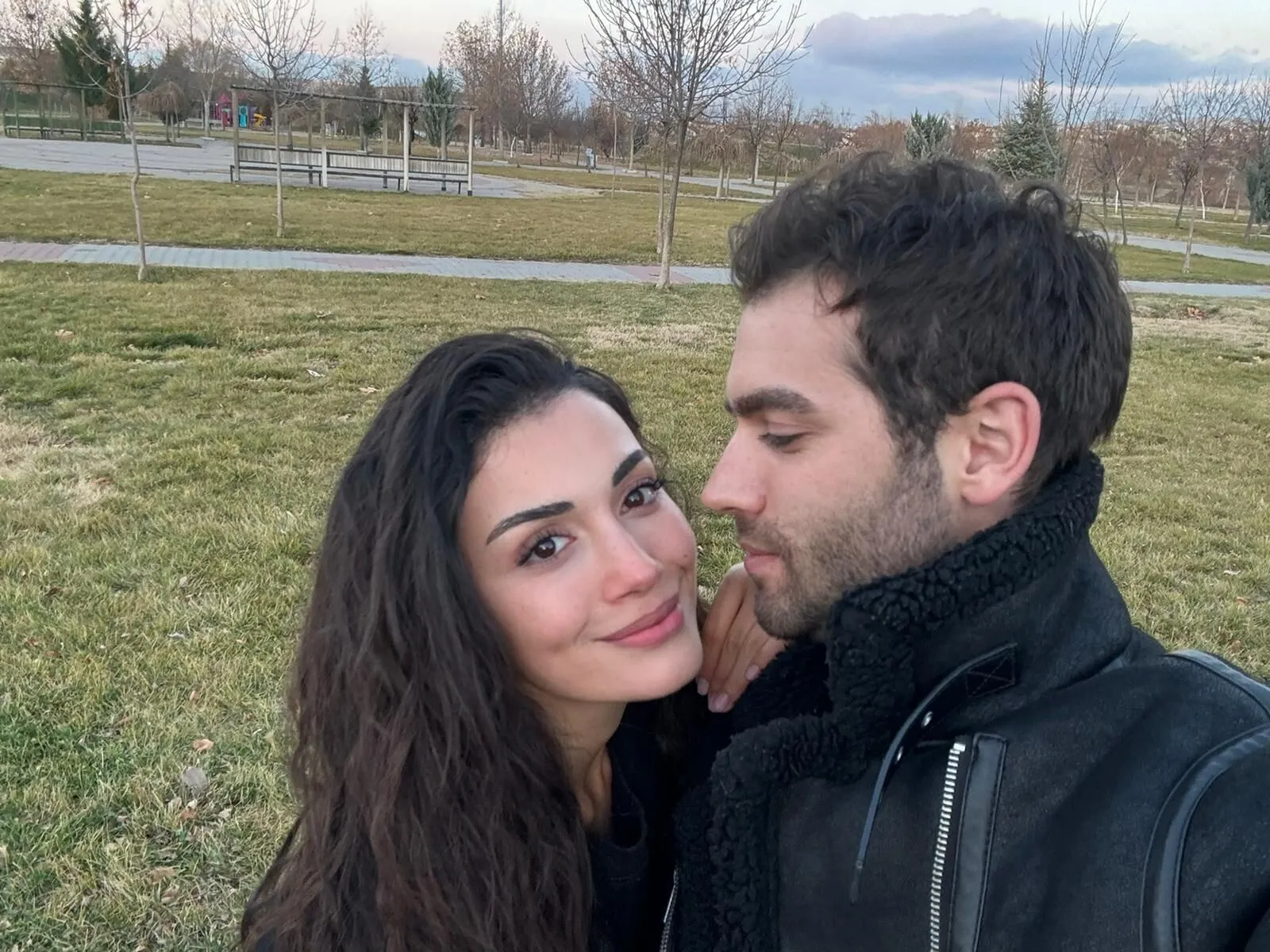 Özge Yağız ve Burak Berkay Akgül’den Aşk Dolu Düğün Paylaşımı!