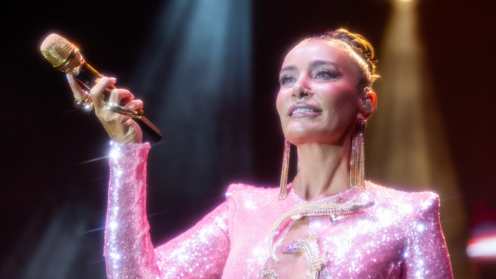 Pembe Timsah Kostümüyle Sıla Çeşme’de Göz Kamaştırdı