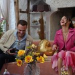 Platonik: Mavi Dolunay Otel Netflix’te Başlıyor! Gupse Özay, Kerem Bürsin ve Öykü Karayel Aynı Projede