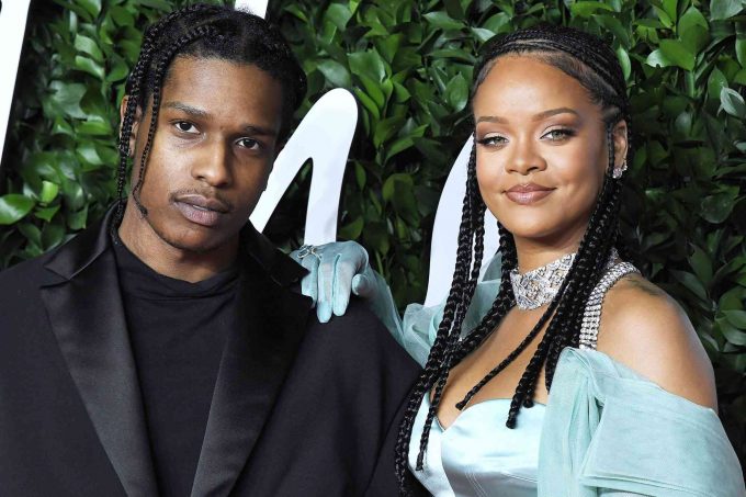 Rihanna Üçüncü Çocuğuna Hamile! Asap Rocky ile Paris’te El Ele