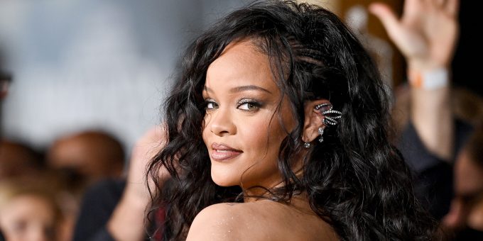 Rihanna Üçüncü Kez Anne Oldu: Bebeğin İsmi Olay Yarattı