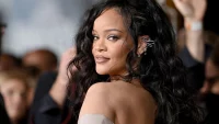 Rihanna'dan Paris’te Hayranlarına Unutulmaz Jest!