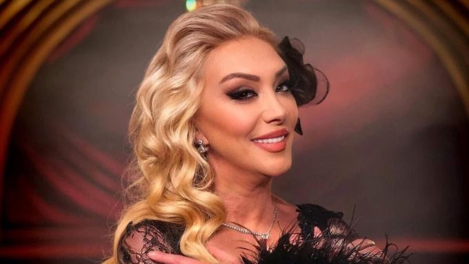 Sanatçı Güllü Balkondan Düşerek Yaşamını Yitirdi