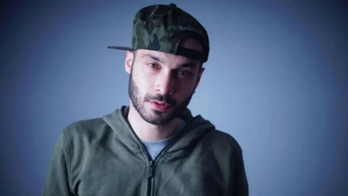 Sansar Salvo Babasına Şiddet Uyguladı: Gözaltına Alındı