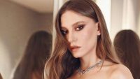Serenay Sarıkaya’nın 50 Bin Liralık Terlikleri Sosyal Medyada Gündem Oldu