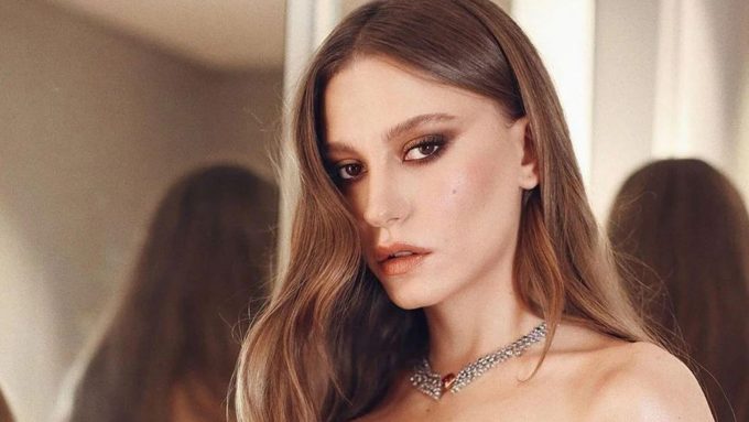 Serenay Sarıkaya’nın 50 Bin Liralık Terlikleri Sosyal Medyada Gündem Oldu
