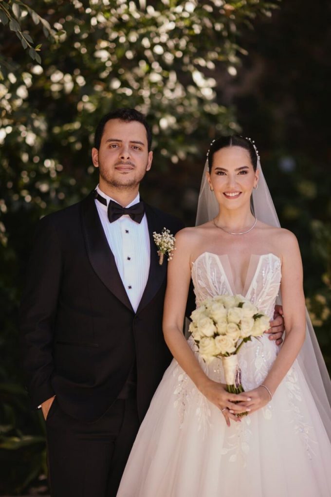 Ünlü Oyuncu Ezgi Şenler Çocukluk Aşkı Ömer Gürgen ile Evlendi