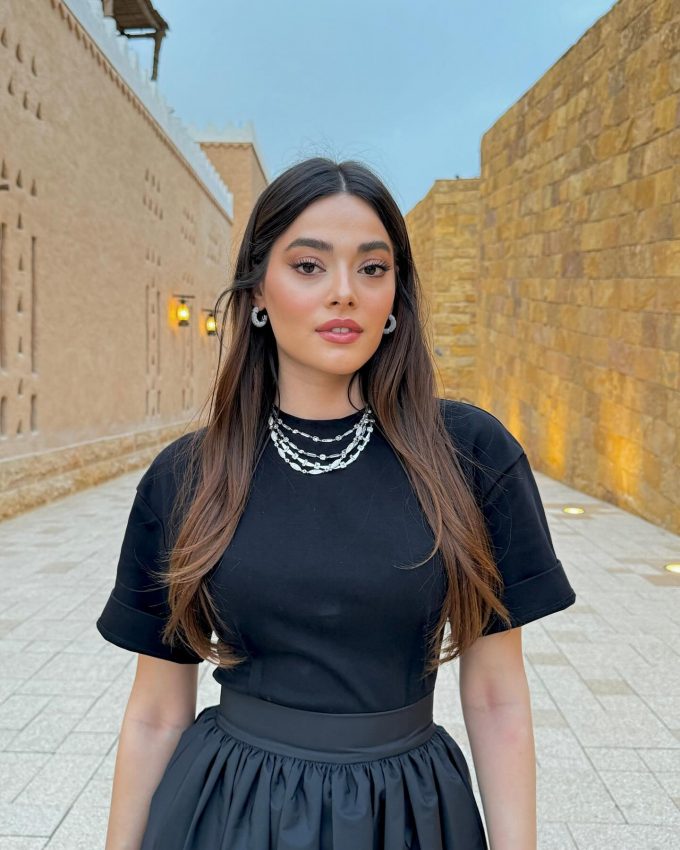 Bodrum’un Parlayan Yıldızı: Simay Barlas Tatilde Enerjisiyle Büyüledi