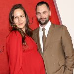 You Dizisinin Yıldızı Penn Badgley İkiz Bebeklerine Kavuştu