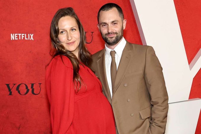 You Dizisinin Yıldızı Penn Badgley İkiz Bebeklerine Kavuştu